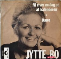 Jytte Bo – Vi River En Dag Ud Af Kalenderen / Kære.