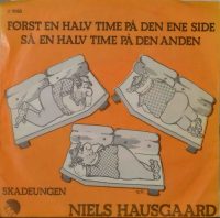 Niels Hausgaard – Først En Halv Time På Den Ene Side Så En Halv Time På Den Anden / Skadeungen.