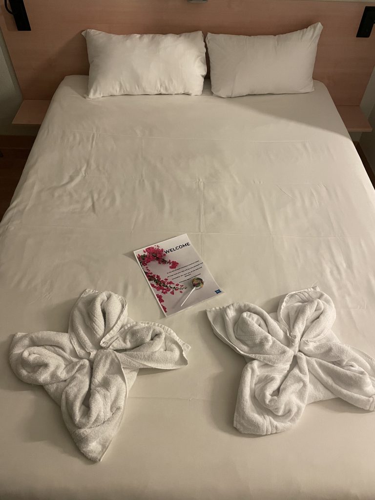 Towels and welcome greetings from IBIS Budget Katovice