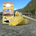 Erlebnissennerei Zillertal Weltneuheit Honigmilch Heumilch trifft echten Bienenhonig 01