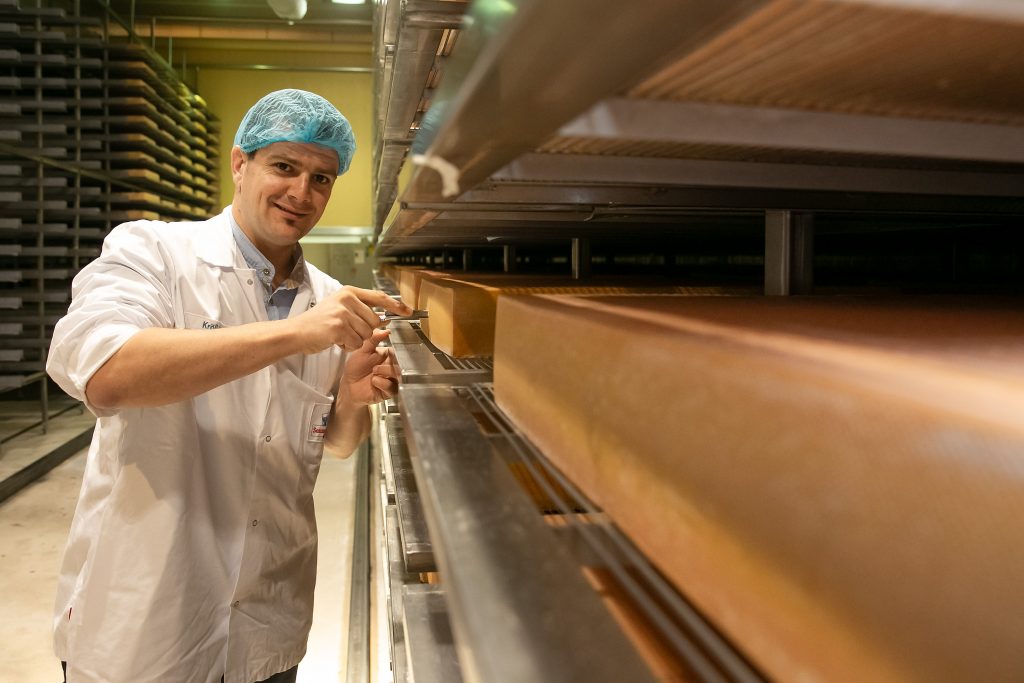 Heinrich Kröll, GF und Produktionsleiter der Erlebnissennerei Zillertal in Mayrhofen