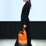 Fashion Show Berlin Tasche gross 50cSebastian Reuter GettyImagesForRebekkaRuetz