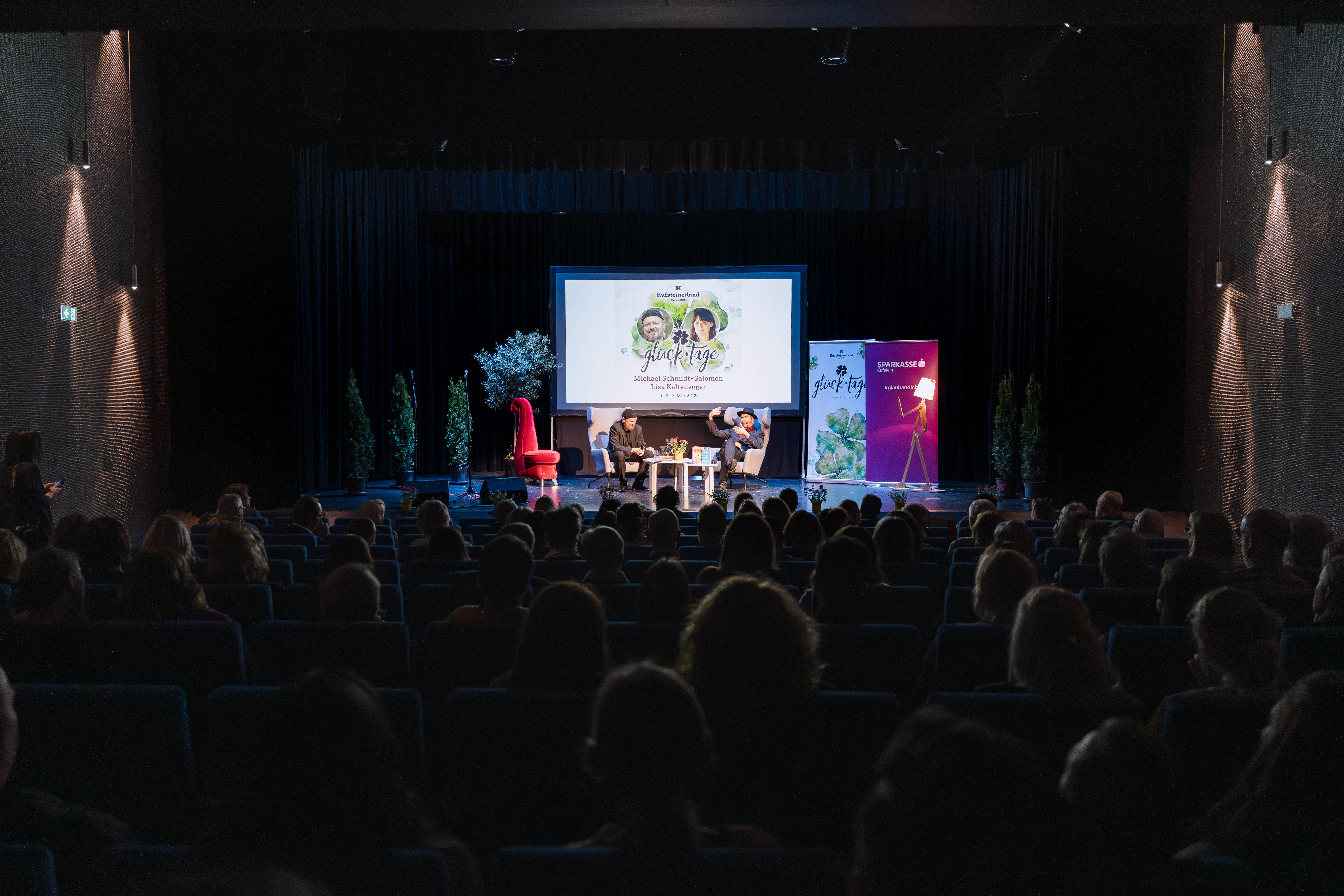 Vom Glück, das zwischen Sternen und Gedanken leuchtet – Das waren die glück.tage im Kufsteinerland mit Lisa Kaltenegger und Michael Schmidt-Salomon 24 Michael Schmidt-Salomon im Kultur Quartier Kufstein