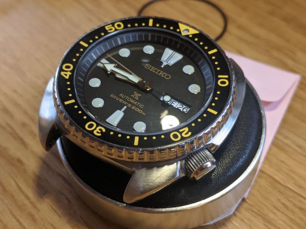 Seiko Mod by Wellingtime UK.
Seiko Turtle (SRP) lightly modified with a raise dome sapphire crystal with a clear AR coating. The watch has retained the original black and gold bezel insert. The gaskets were changed during the mod as the owner had purchased this second hand
