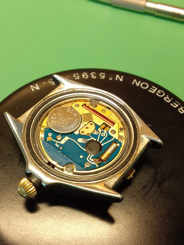 Expert Watch Battery Replacement Services - Breitling watch battery replacement service @ wellingtime.com