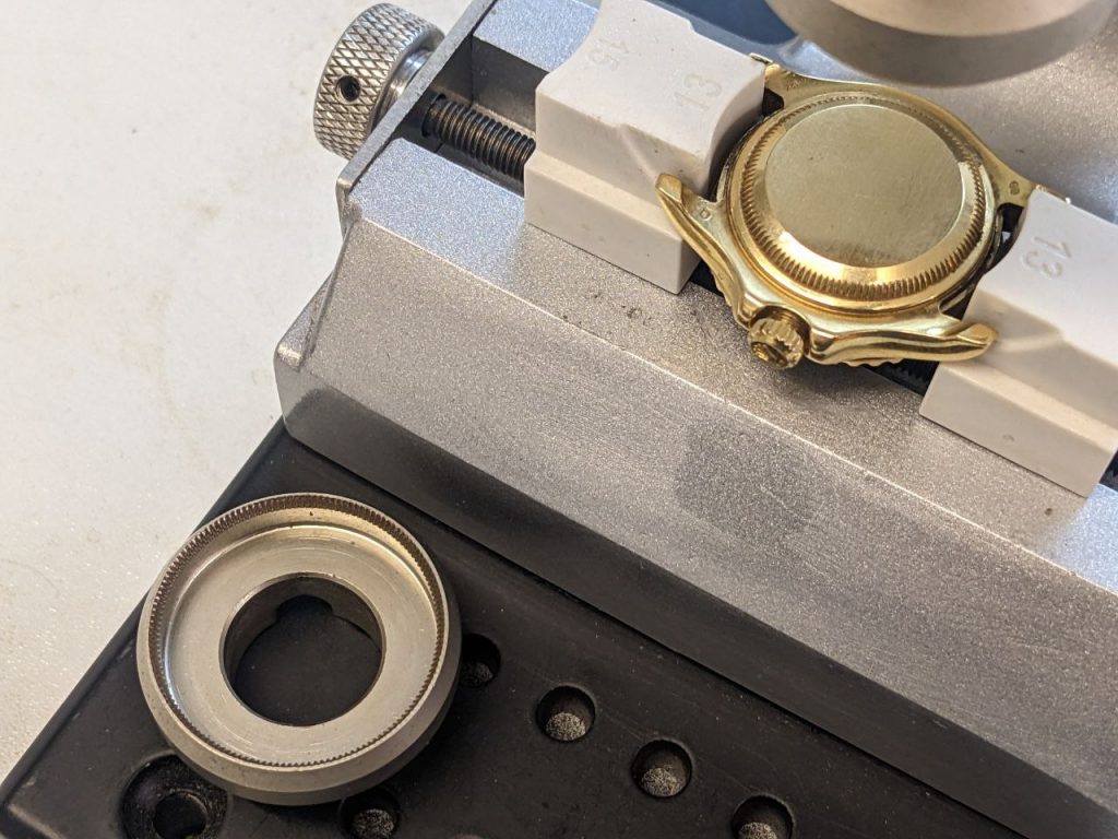 Rolex Yacht Master Service: Cal. 2135 - 169628 - Removing the Caseback