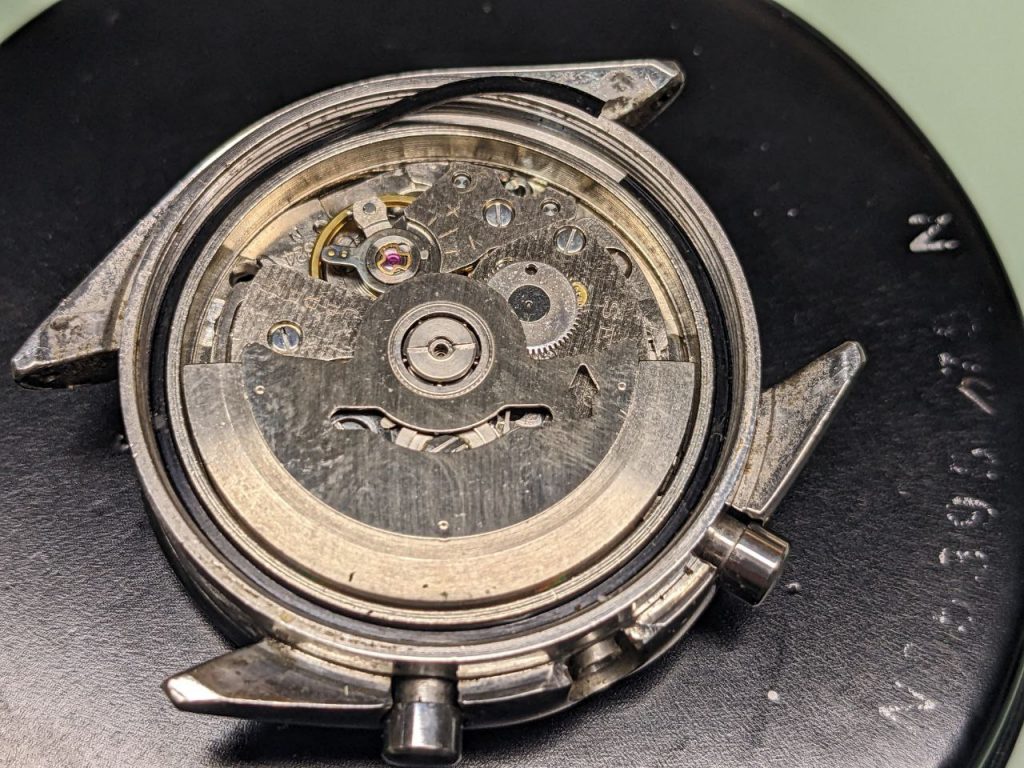 Seiko 7018 Repair - Caseback removed old broken gasket