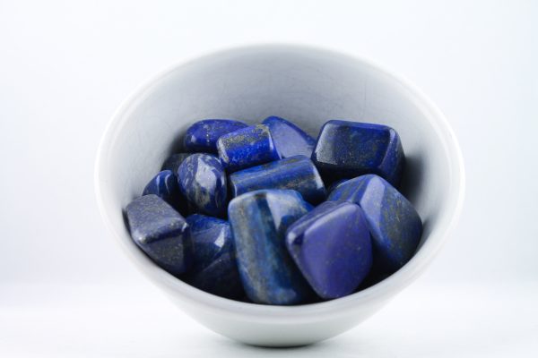 Lapis Lazuli kristaller ädelstenar trumlade spets stav kristaller slipade stenar healing stenar chakra stenar Wellness Ayurveda Halmstadmassören Halmstad Sverige Sweden svensk