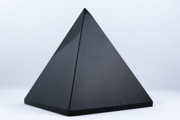 Obsidian pyramid trumlade spets stav kristaller slipade stenar healing stenar chakra stenar Wellness Ayurveda Halmstadmassören Halmstad Sverige Sweden svensk
