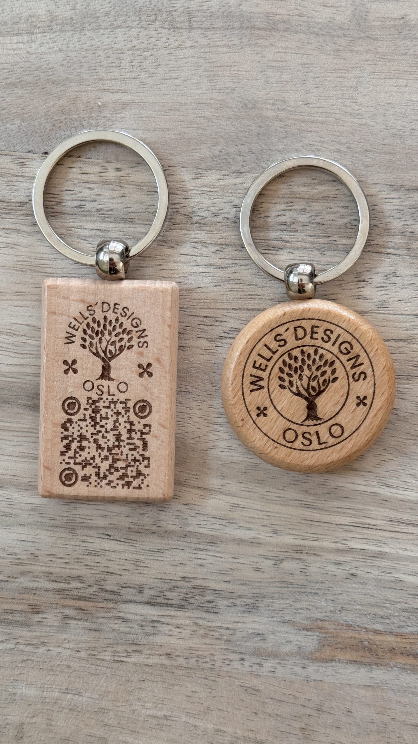Nøkkelring Wells Designs Logo+QR rektangulær sirkel