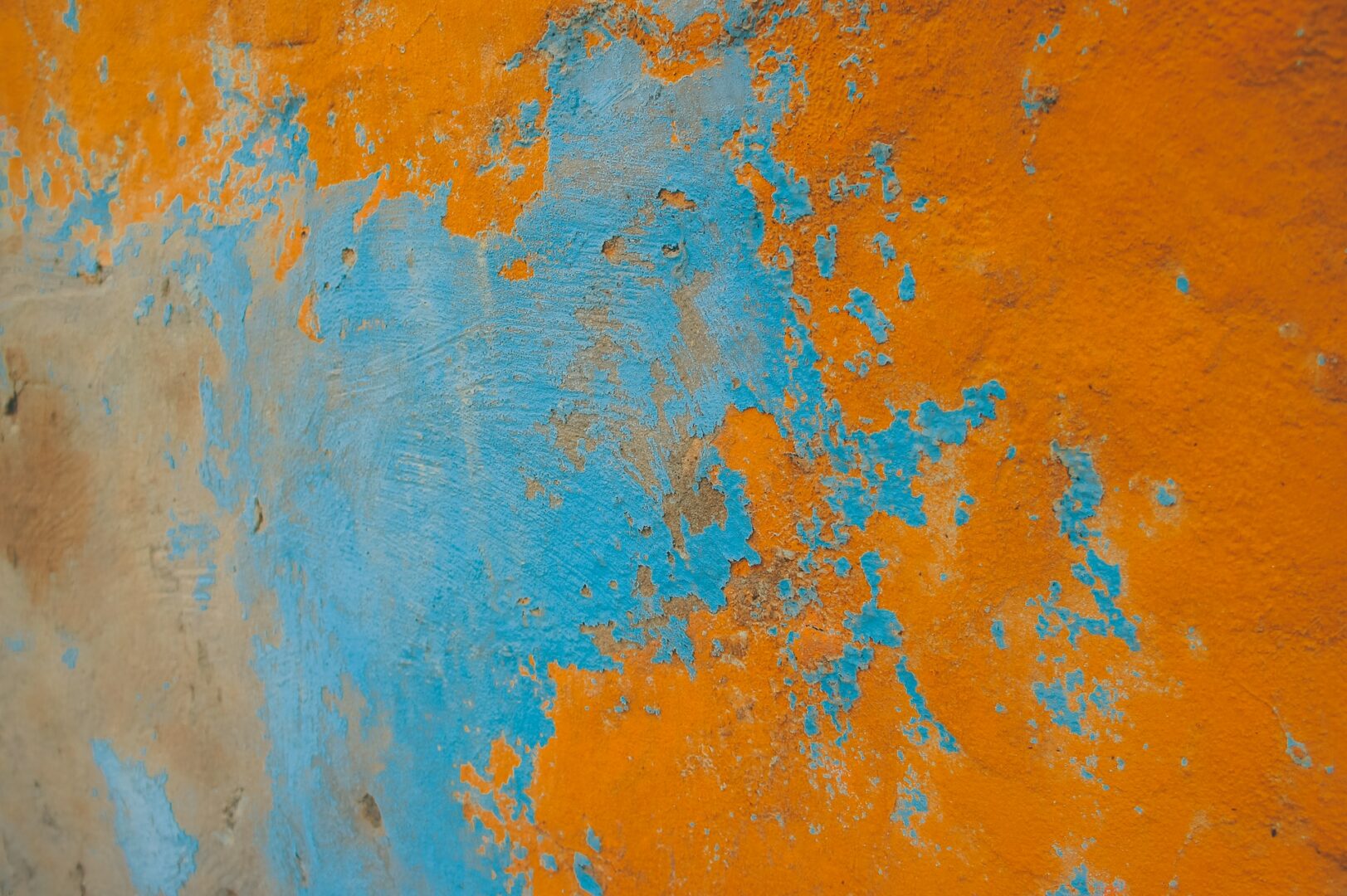 How to repair chipped paint on a wall How to repair chipped paint on a wall