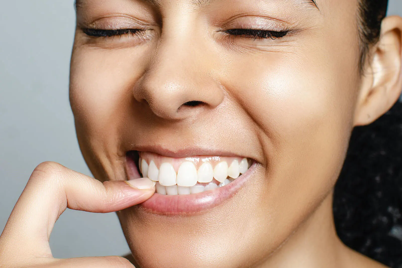 Hur får man vitare tänder?