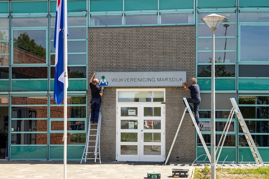 Naambord ophangen WV Marsdijk 2 juni 2020