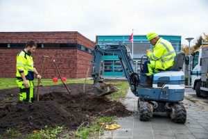 Gat graven voor sokkel kunstwerk 26 oktober 2020