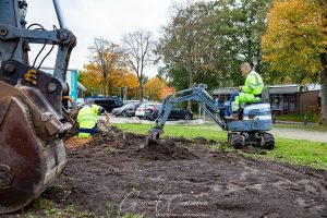 Gat graven voor sokkel kunstwerk 26 oktober 2020