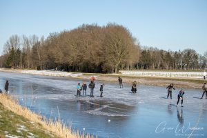 Schaatsen op het kanaal 13 februari 2021 Marsdijk Assen - Gino Wiemann