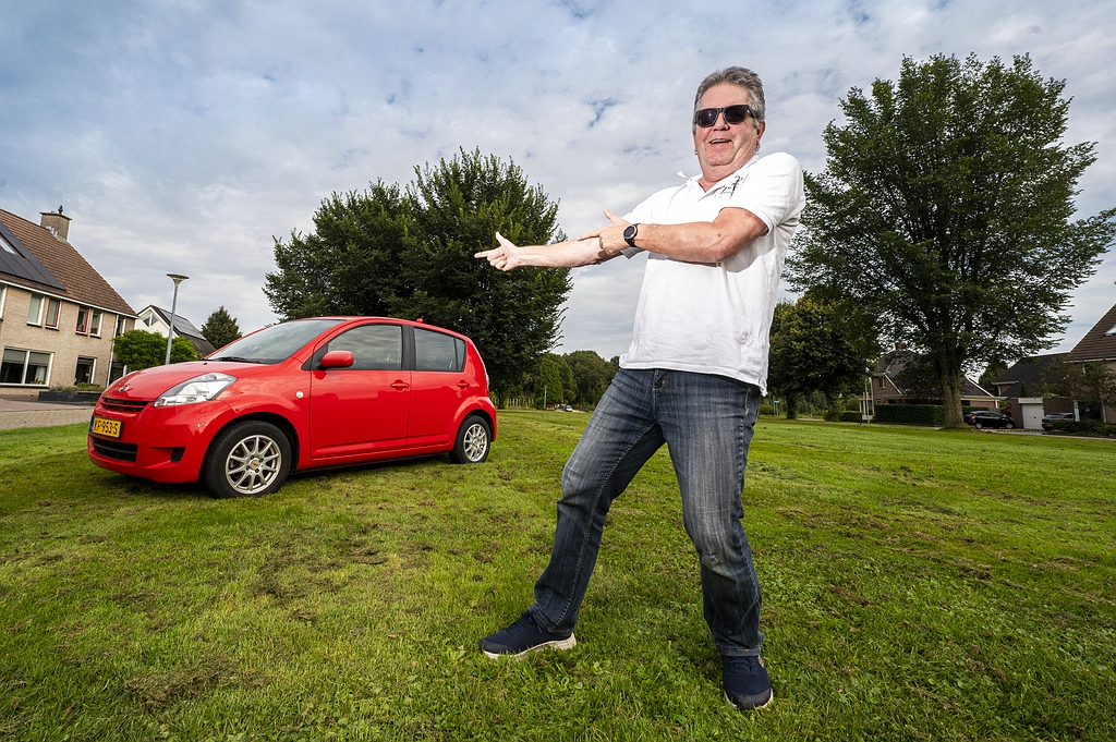 En dan staat onze wijkkrant fotograaf zomaar in de krant