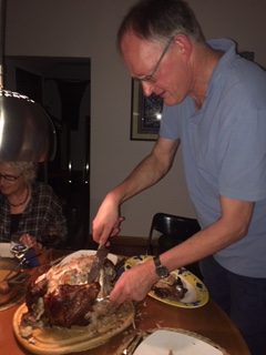 Chef Wilfried is serving the meal, photo ©️ Nel Brouwer-van den Bergh