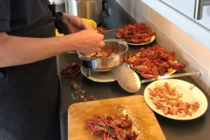 chef harvesting crayfish tails ©️ Nel Brouwer-van den Bergh