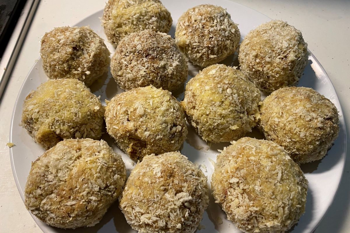 vegetarian meatballs ©️ Nel Brouwer-van den Bergh