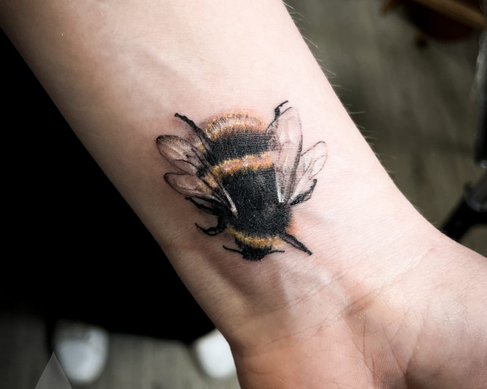 Realistic colour bumblebee micro realism