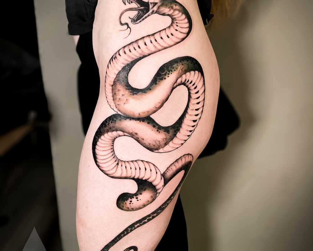 Big large scale realistic snake hip piece