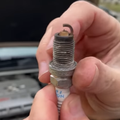 Uneven discolouration of the insulator tells you that fuel is being distribute unevenly