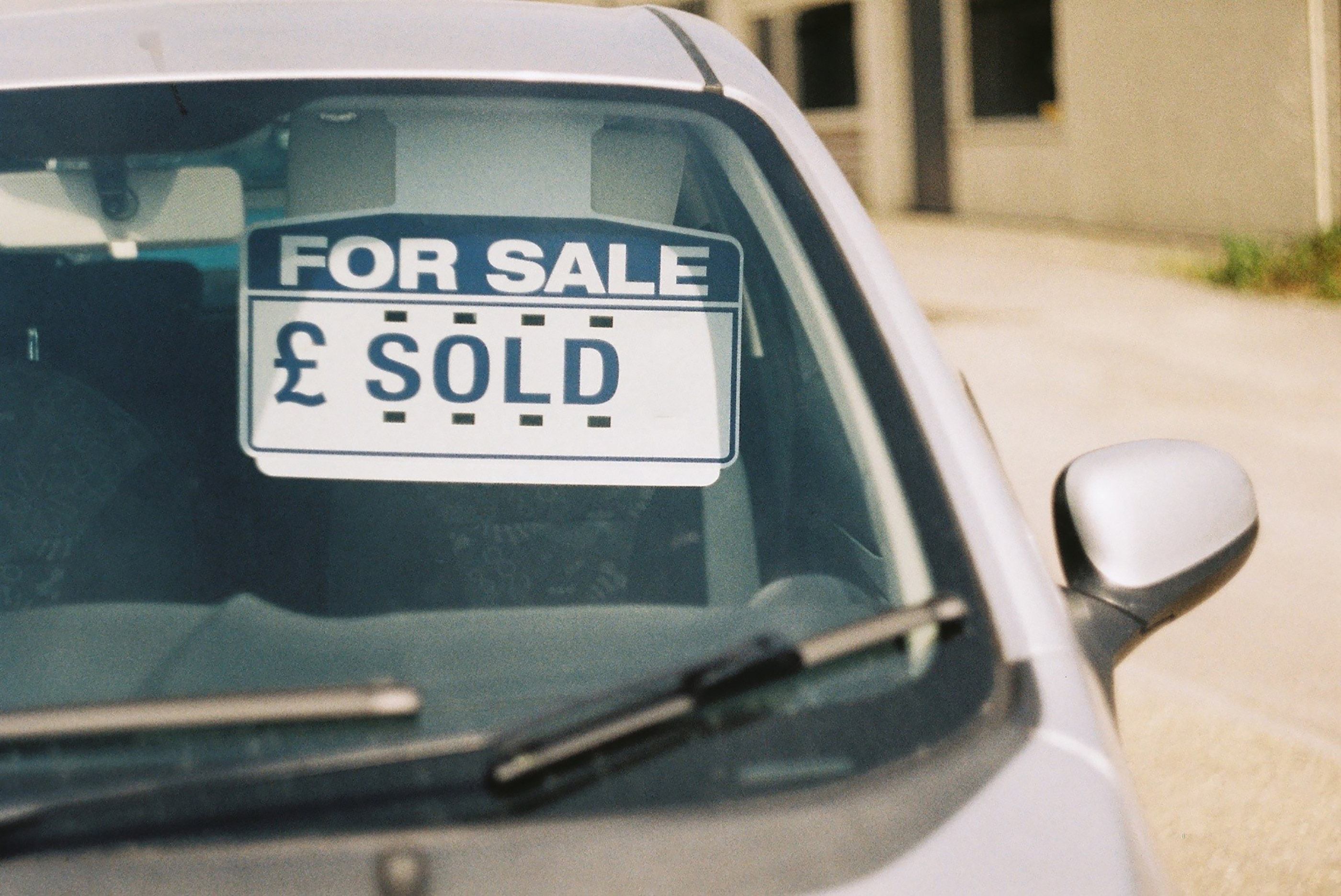 Car buyers can dramatically cut costs by looking at the end of the month