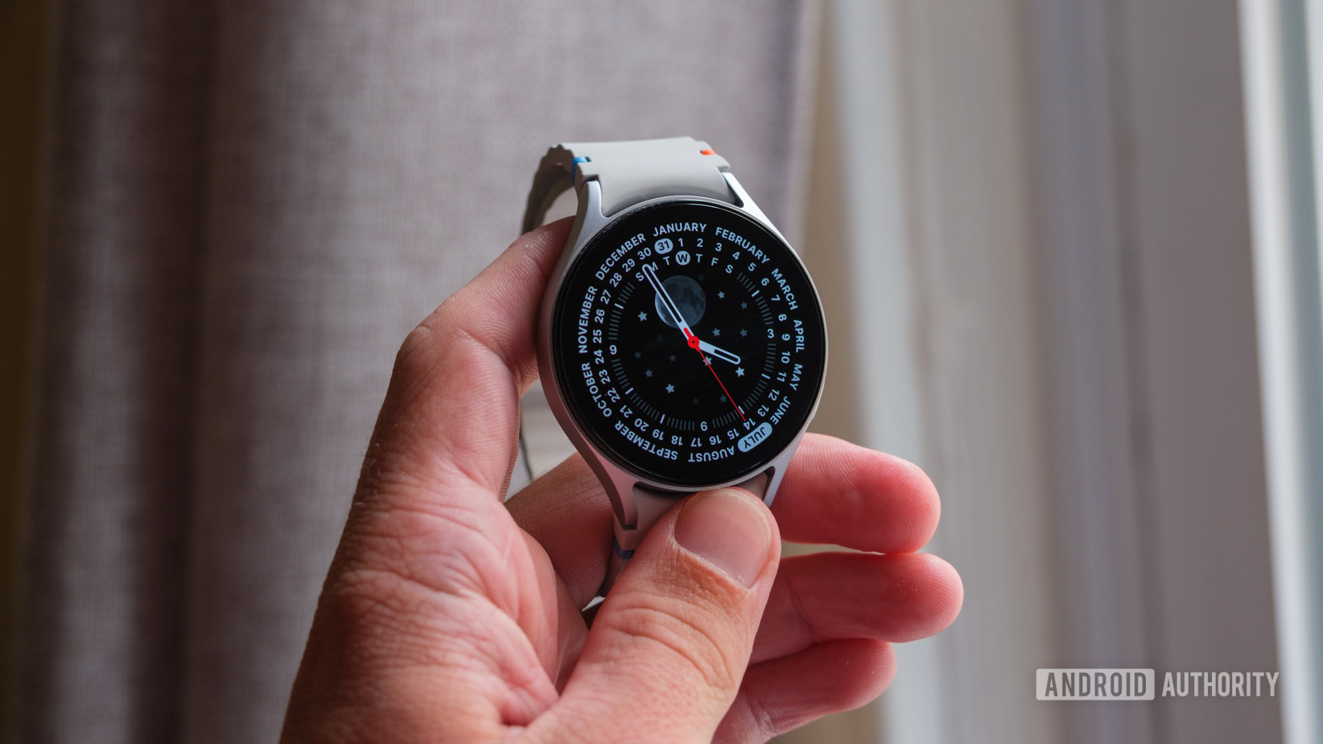 Samsung Galaxy Watch 7 in hand