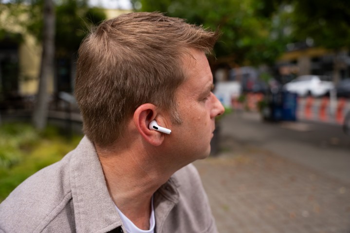 Apple AirPods 4 with ANC