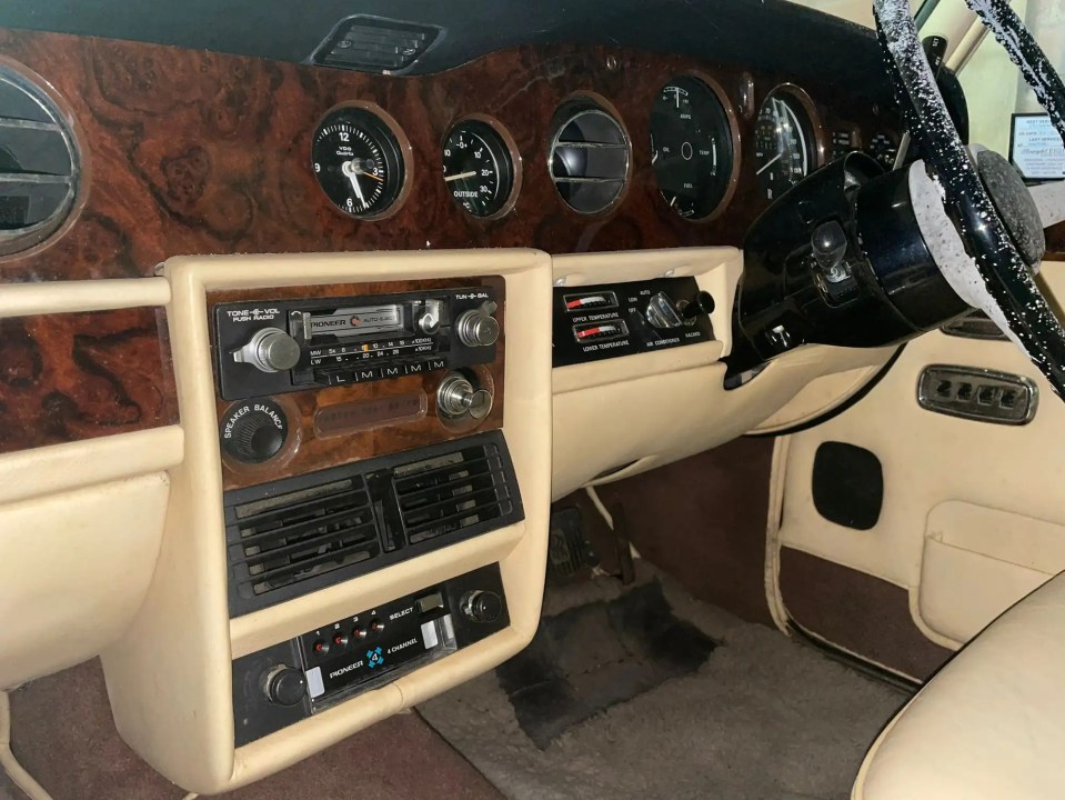 The interior is especially well kept, finished in Walnut-over-cream leather