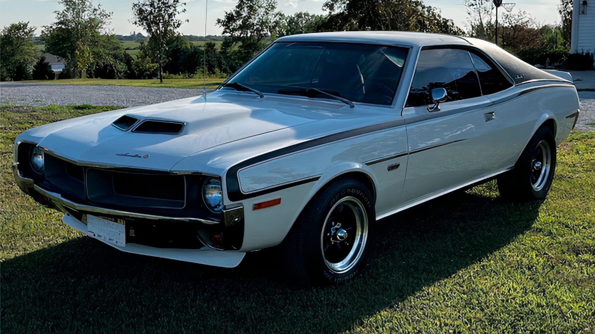 3/4 front view of 1970 AMC Javelin SST