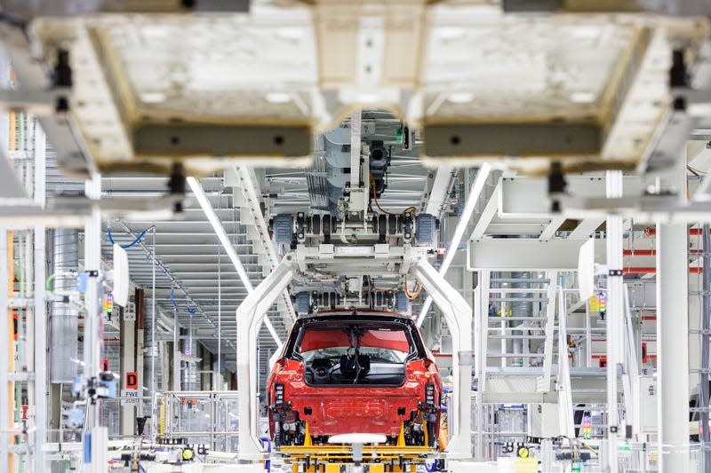 A Volkswagen ID.3 electric car on the production line in Zwickau, Germany. - Photo: Jens Schlueter (Getty Images)