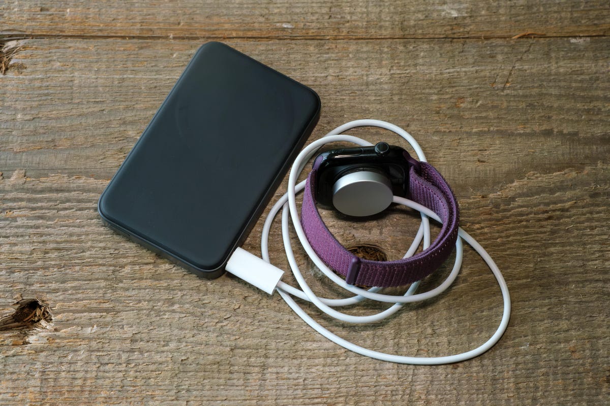 Anker 622 battery bank with an Apple Watch and its cable attached to the Anker.