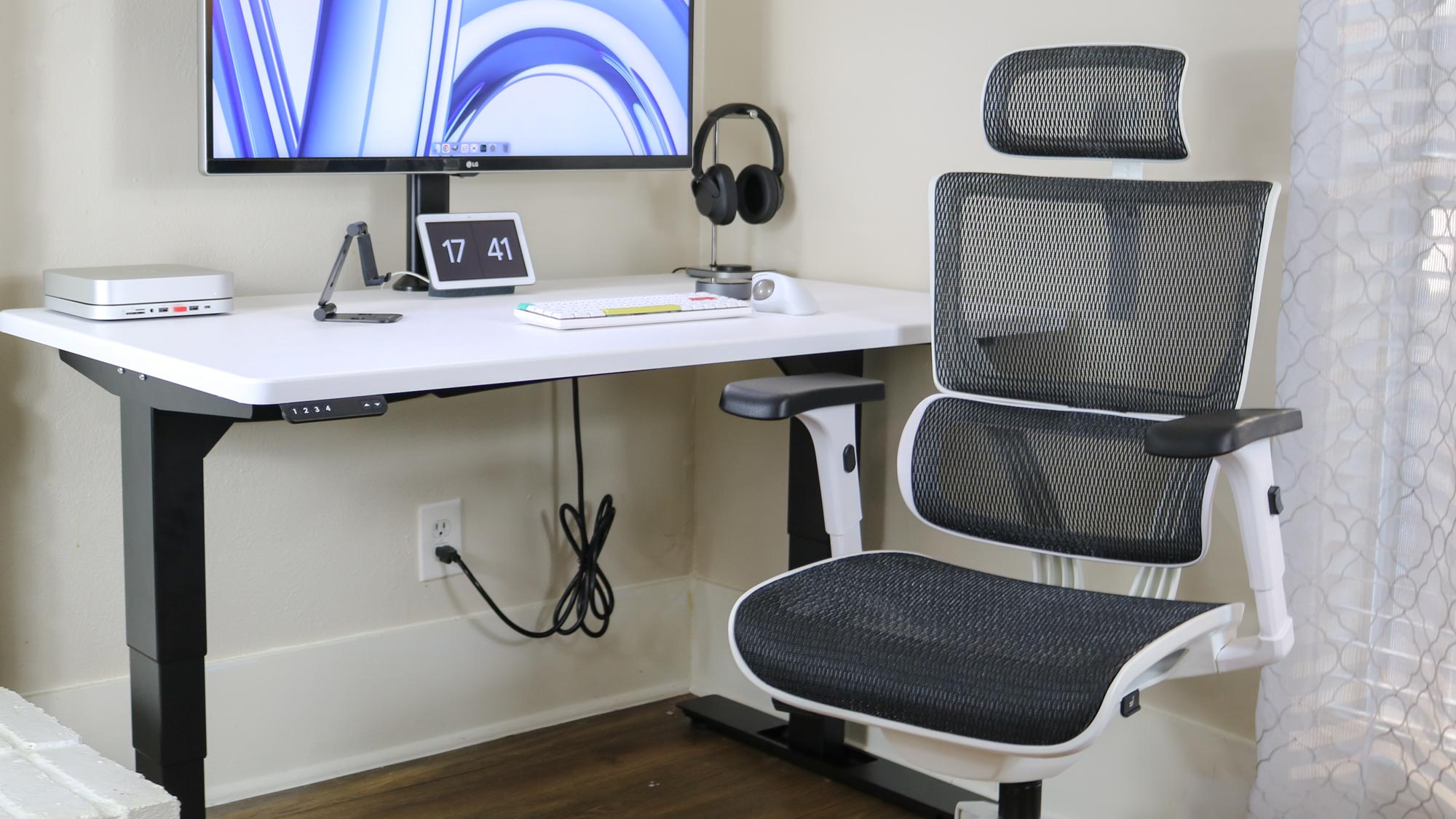 An office chair in front of a desk with a Mac mini M2, monitor and other accessories on it