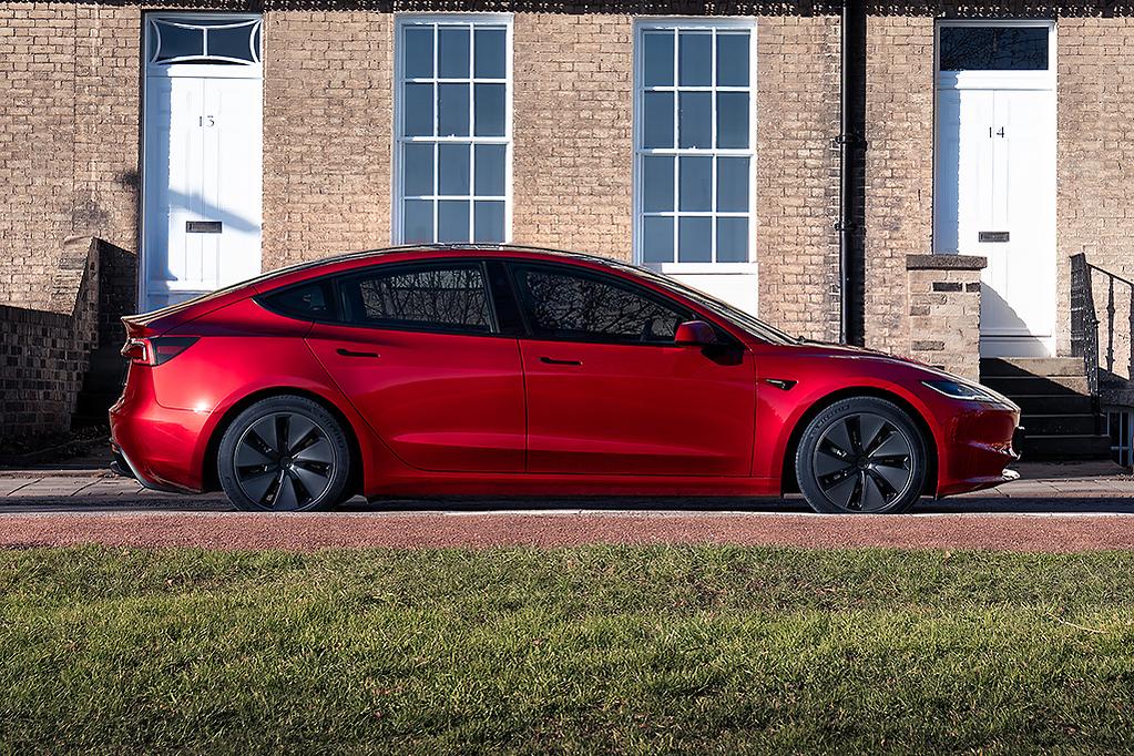 tesla model 3 2 o2iu