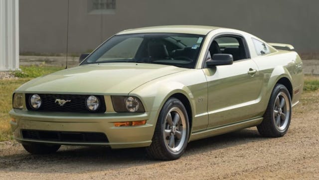 2005 Ford Mustang GT front three quarter