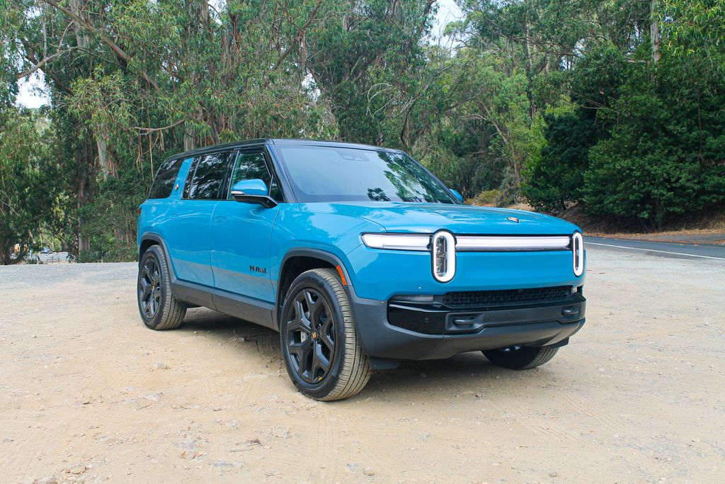 Rivian R1S 