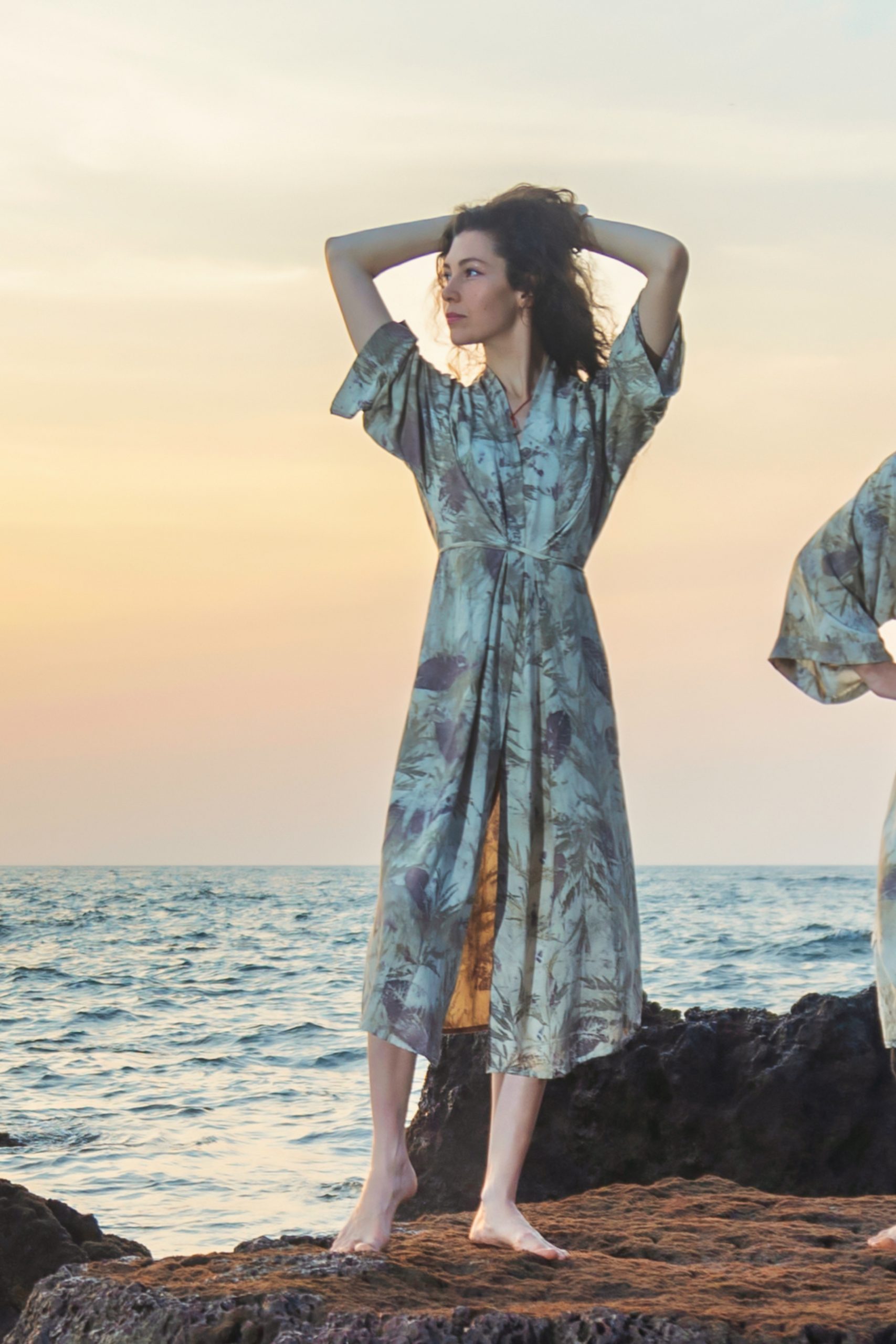 Växttryckt & handvävd bambukaftan Grevillea - Bild 3