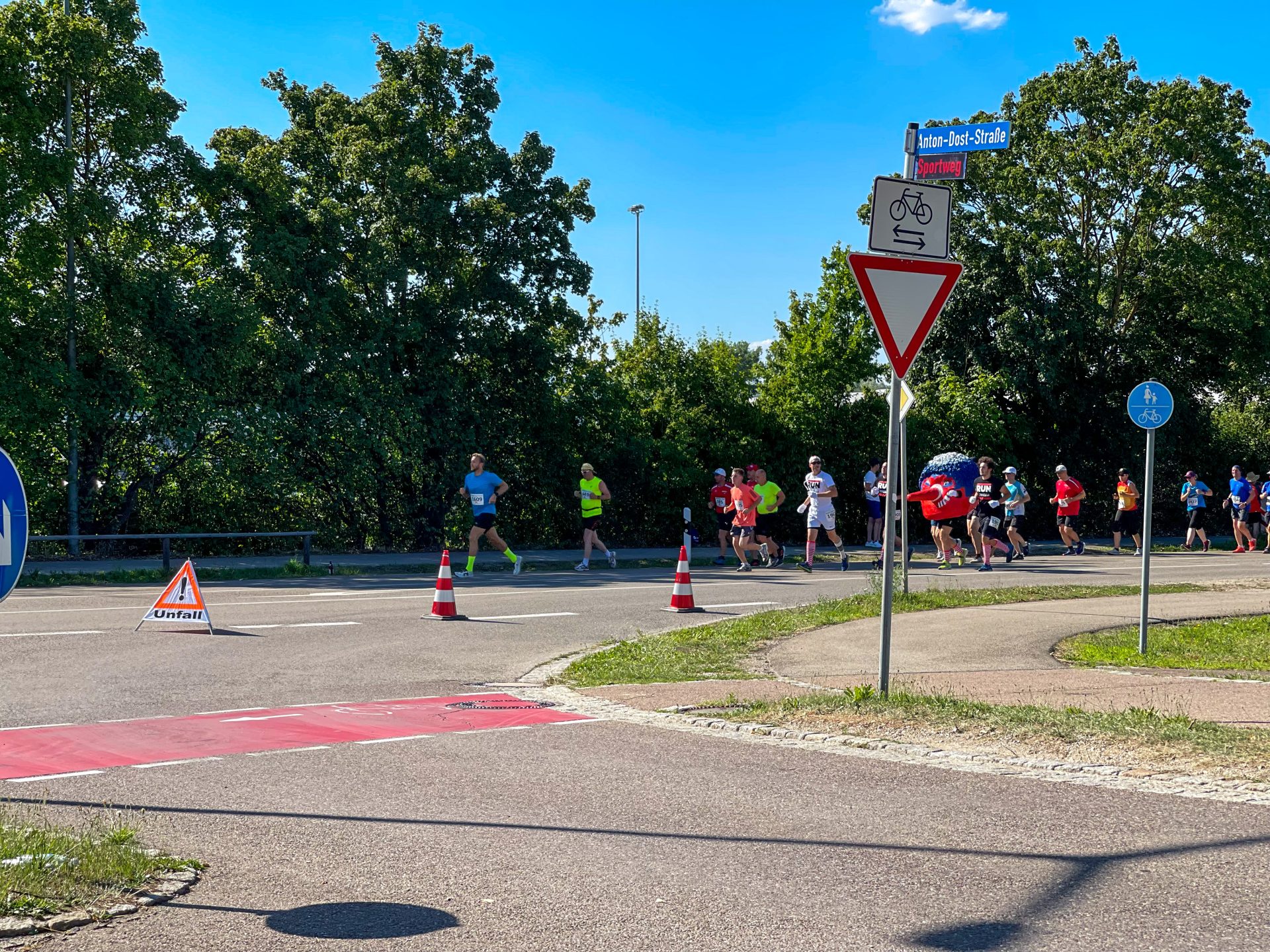 Start der 10 und 5 Kilometer Strecke des LAUF10! 2023 Markt Wolnzach Start der 10 und 5 Kilometer Strecke des LAUF10! 2023 Markt Wolnzach