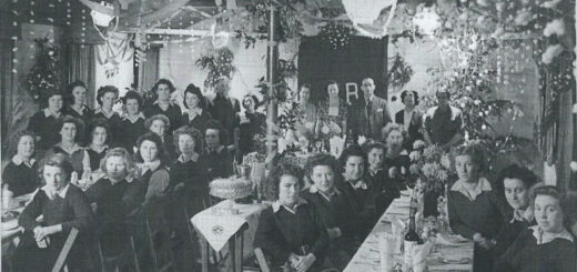 Xmas Party meal Leighton Buzzard WLA hostel Dec 1948