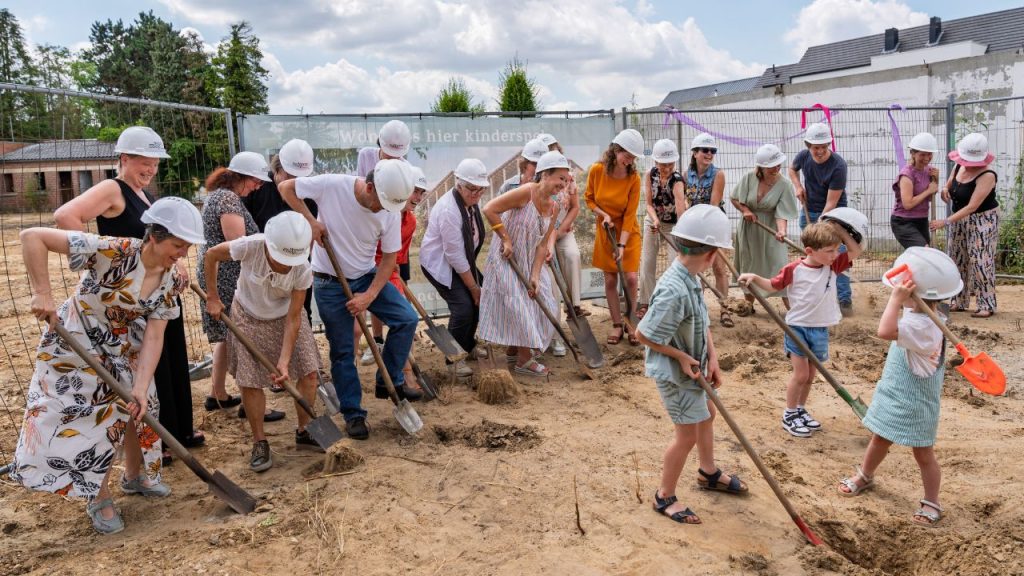 Cohousing Moos°Herk in Hasselt, Sint-Lambrechts-Herk. Feest van de eerste spadesteek 2025 met Dries Martens en Tine Jans.