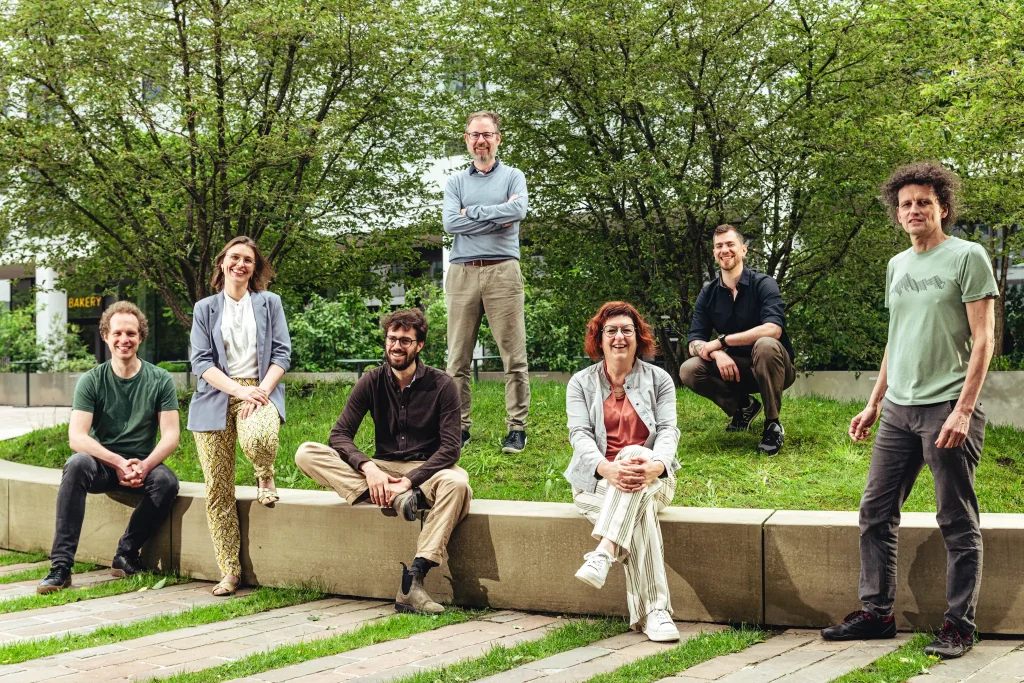 wooncoop team 2024 coöperatief wonen. Lukas Vanelderen, Liesbeth Van Gorp, Bram Leroux, Joris De Kelver, Anne Verdoodt, Zjef Van Acker en Gerbrand Nootens (c) Michiel Devijver