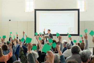 Wooncoop Algemene Vergadering 2025 in de Paterskerk in Sint-Niklaas. Stemming