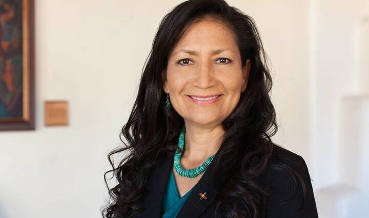 Debra A. Haaland, donna simbolo del riscatto degli Indiani d’America