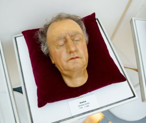 collecting death masks head