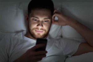 How-Can-I-Become-A-Morning-Person-Smartphone-At-Bedtime