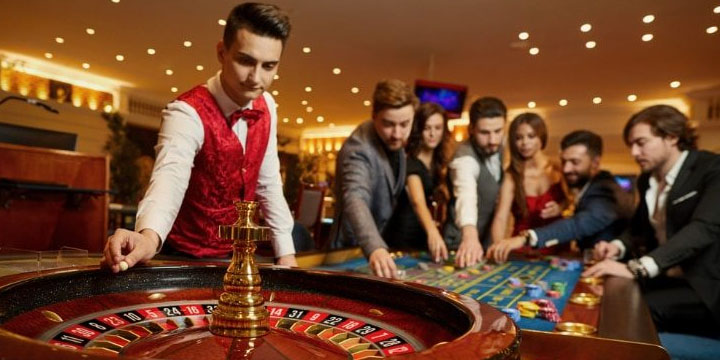 Croupier et carrières dans les casinos en ligne