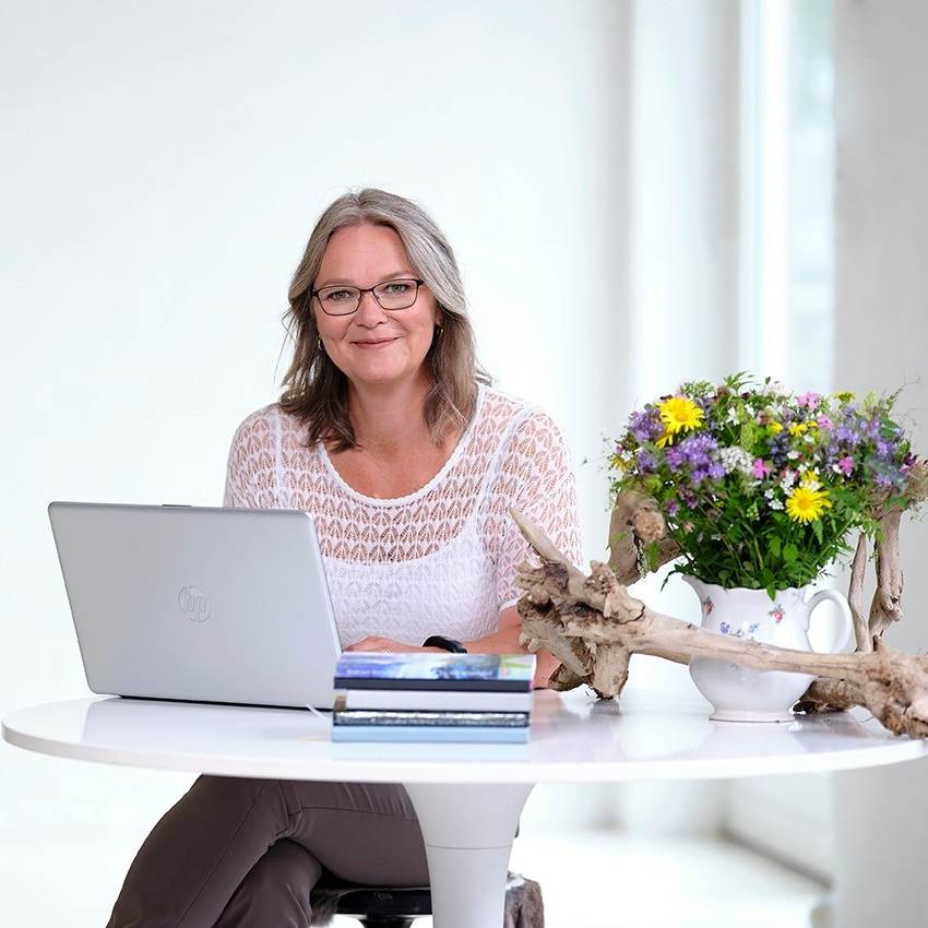 Birgit Juel Martinsen ved pc