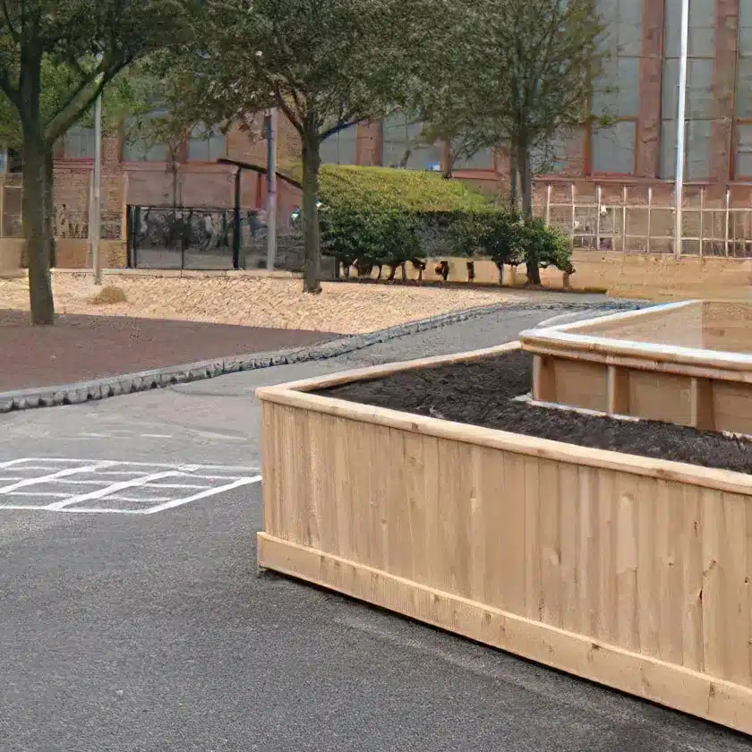 Planteringslåda i ljust trä